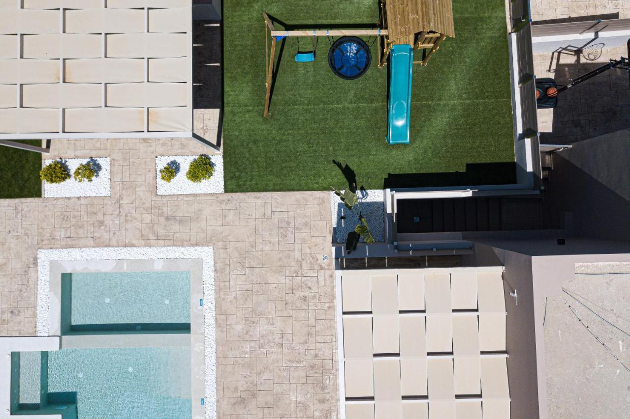 Koin Villa Sunset, With Heated Pool & Whirlpool, By Thinkvilla Perama  Bagian luar foto