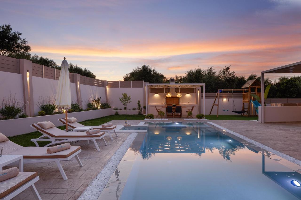 Koin Villa Sunset, With Heated Pool & Whirlpool, By Thinkvilla Perama  Bagian luar foto