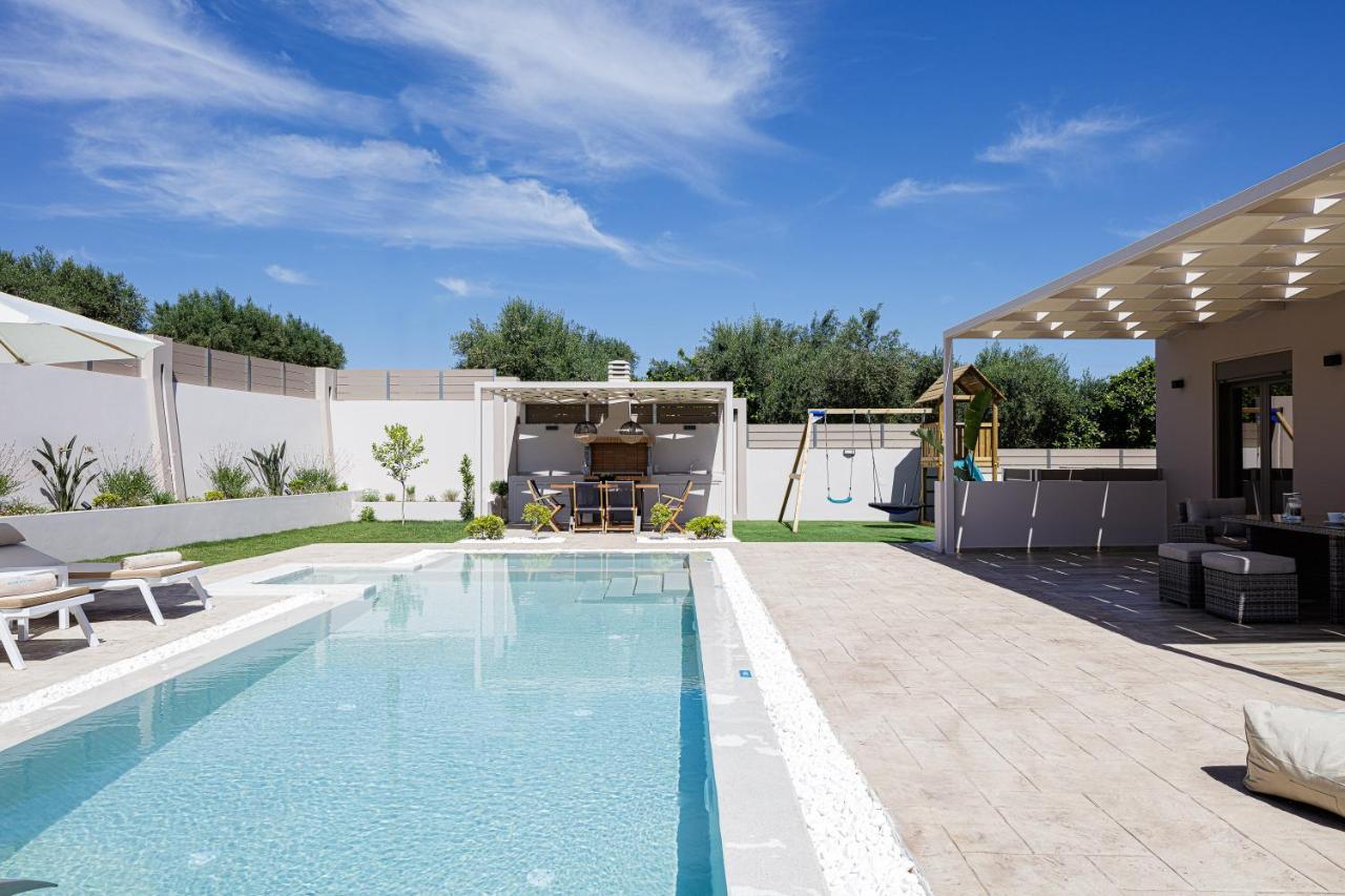 Koin Villa Sunset, With Heated Pool & Whirlpool, By Thinkvilla Perama  Bagian luar foto